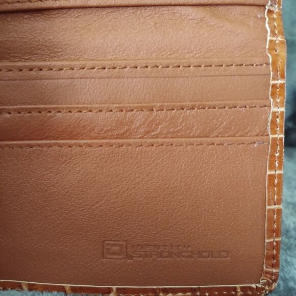 New Identity Stronghold Genuine Leather Wallet - Picture 6 of 11